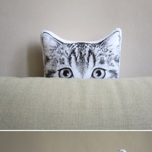 cuscino decorativo a forma di testa di gatto bianco e nero dipinto a mano image 6