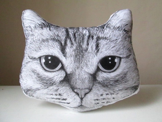 Cuscino decorativo personalizzato a forma di testa di gatto bianco e nero  dipinto a mano -  Italia