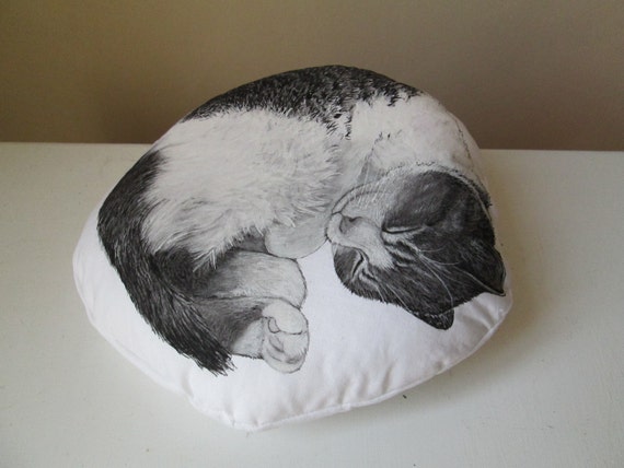 Personalized cat pillow portait curled Personalized cat pillow portait curled