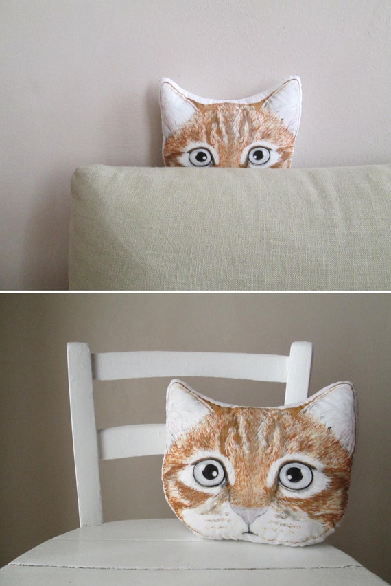 Cuscino decorativo a forma di testa di gatto rosso tigrato arancione  dipinto a mano -  Italia