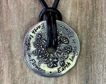 Jorden skrattar i blommor halsband, blombukett, Ralph Waldo Emerson, kärlek till naturen, present till henne, födelsedagspresent till henne
