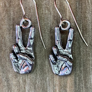 Peace Sign Hand Symbol Earrings, ASL Peace Hand Gesture Jewelry, Best Friend Gifts, Boho Wife, Girlfriend Christmas Present, Gift for Her