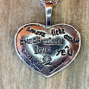 Collar Amor Universal, Corazón Unido en Amor, Múltiples idiomas, Regalos para ella