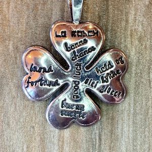 Collar universal de buena suerte, Celebra, Trébol de cuatro hojas, Varios idiomas, Regalos para ella