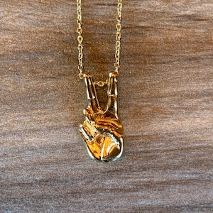 Peace Sign Hand Symbol Gold Plated Necklace, ASL Peace Hand Gesture Jewelry, Best Friend Gifts, Boho Wife, Girlfriend Christmas Present
