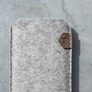 classic iPhone sleeve felt, slim-fit for Apple image 2