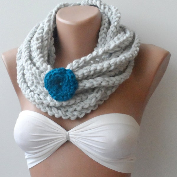 Light gray Infinity chain scarf / Gray scarf, Crochet Loop scarf, Crocheted scarf, Cowl, Circle, Chunky, eternity scarf, Valentines day
