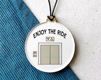 Adorno para ascensor - Adorno navideño - Regalo para ascensorista - Adorno de acrílico y madera - Dibujo a mano