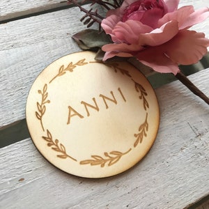 Meilensteinscheibe aus Holz personalisiert mit Name, rund / Namensschild Boho aus Holz / Holzkarte zur Geburt / Geburtsgeschenk