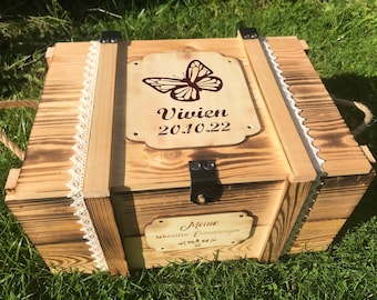 Erinnerungskiste zur Geburt oder Taufe personalisiert mit Schmetterling / Baby Erinnerungsbox mit Gravur / Babygeschenk / Holzbox mit Gravur