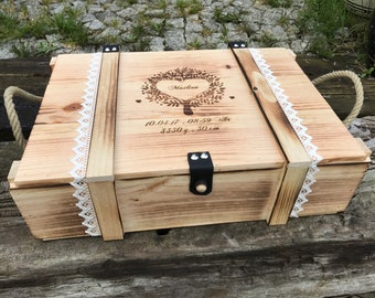 Kleine Erinnerungskiste zur Geburt oder Taufe, graviert mit Lebensbaum / Erinnerungsbox / Aufbewahrungsbox / Holzkiste mit Gravur / Holzbox