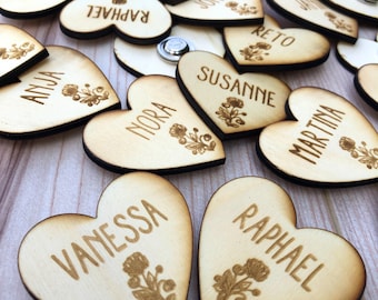 Wedding name tags with magnet, heart-shaped - Wooden name tags - Personalized wedding name tags - Heart-shaped name tag with name