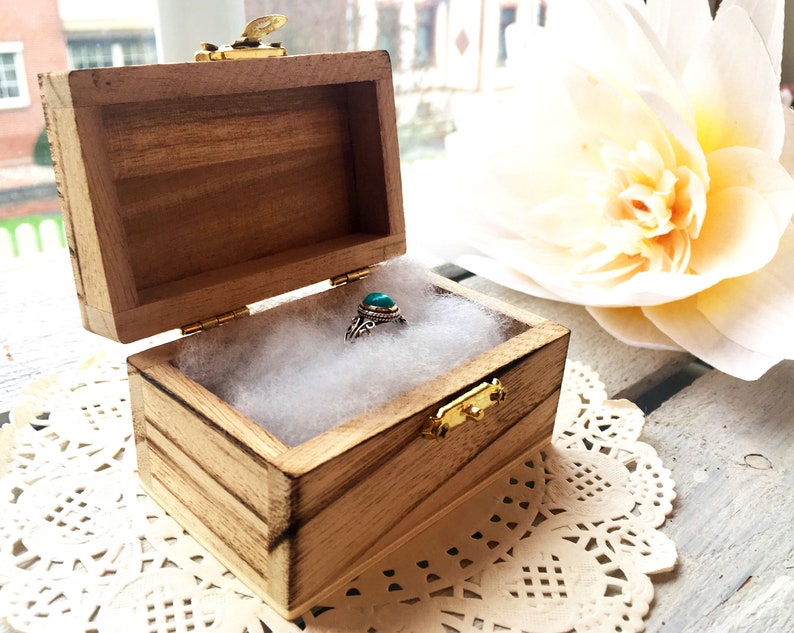 Memory box personalized for traveling couples, memory box personalized with names, wooden chest with engraving image 2