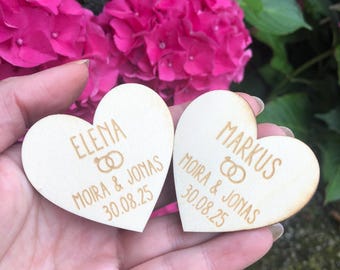 Name tags wedding with magnet, heart shape / name tags wood / name tags personalized for wedding / name tag heart with name