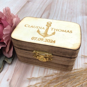 Memory box personalized for traveling couples, memory box personalized with names, wooden chest with engraving