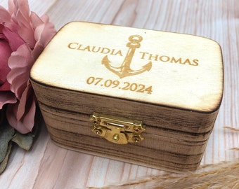 Memory box personalized for traveling couples, memory box personalized with names, wooden chest with engraving