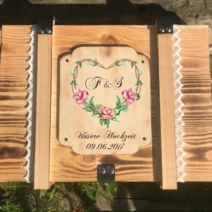 Große Hochzeitskiste personalisiert Herzblumenkranz farbig / Erinnerungskiste Hochzeit/ Hochzeitsgeschenk / Erinnerungsbox zur Hochzeit Bild 2