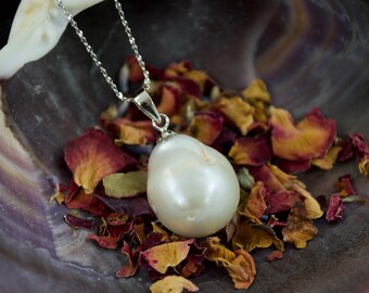 Soft Sheen Pearl Necklace // Necklace // Pearl Jewelry // Sterling Silver Jewelry // Sterling Silver // Village Silversmith