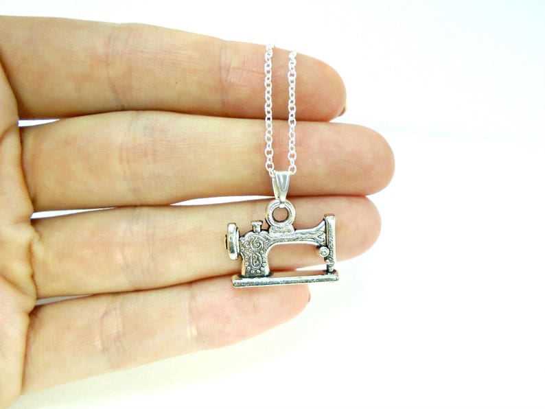 Gift For Mom, Vintage Sewing Machine Necklace, Gift For Grandmother, Mum Jewellery, Gift For Auntie, Sewing Gift, Crafters Gift, Nana Gift image 2