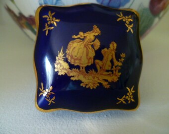 MMA Apple Trinket Box with blue Bug Metropolitan Museum Limoge Copy Box