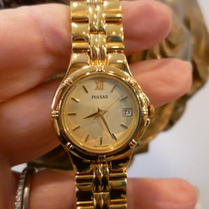 ladies pulsar watch, quartz watch