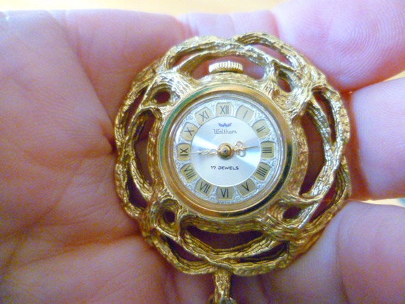 Saxony shop watch pendant