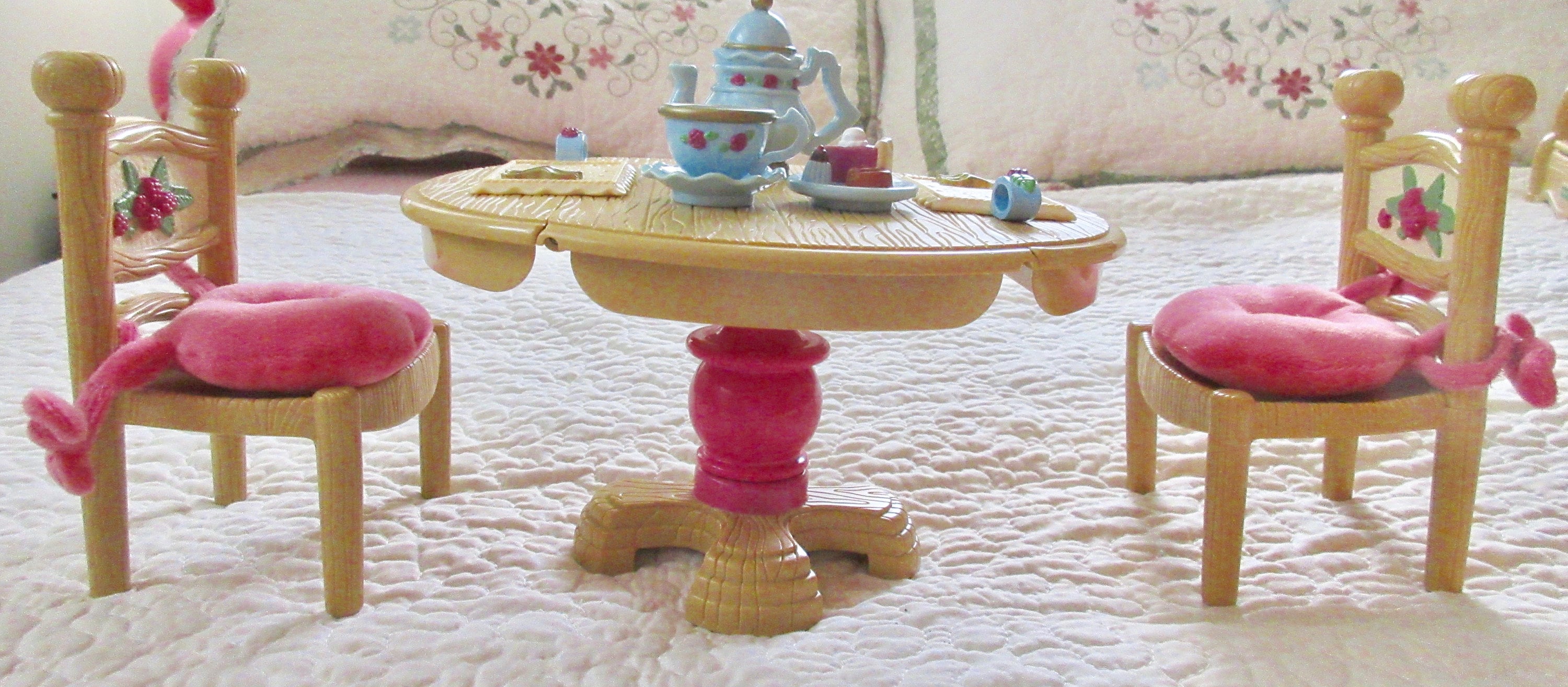 1999 Fisher Price Briarberry Bears, 6 Pieces Furniture, Dinnerware