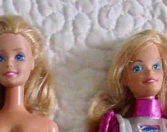 1986 Astronaut Barbie dolls; Magic Moves, Gift Giving clothes