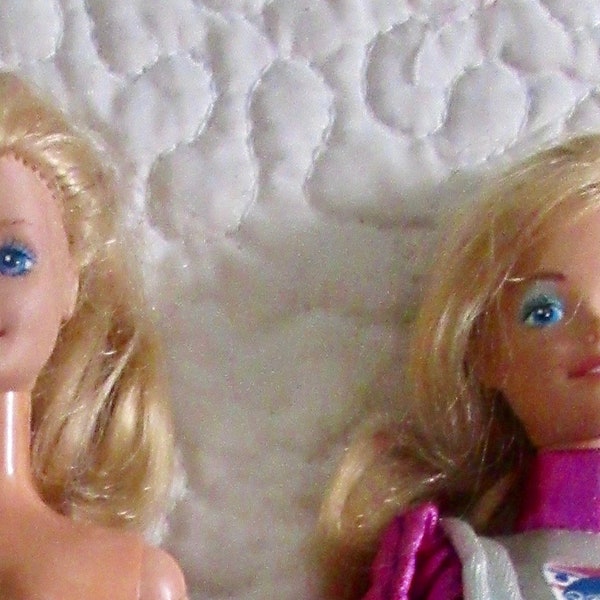1986 Astronaut Barbie dolls; Magic Moves, Gift Giving clothes