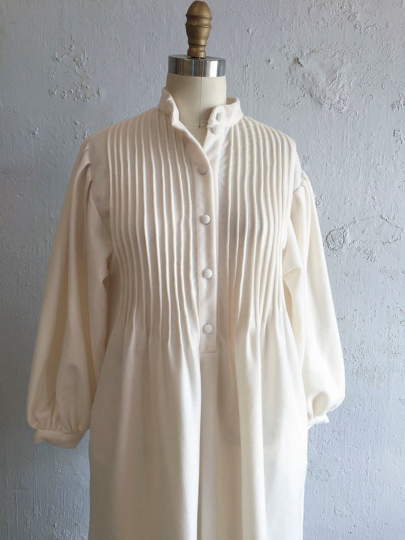 Vtg Saybury Ivory White Velour Robe Soft Long Acco