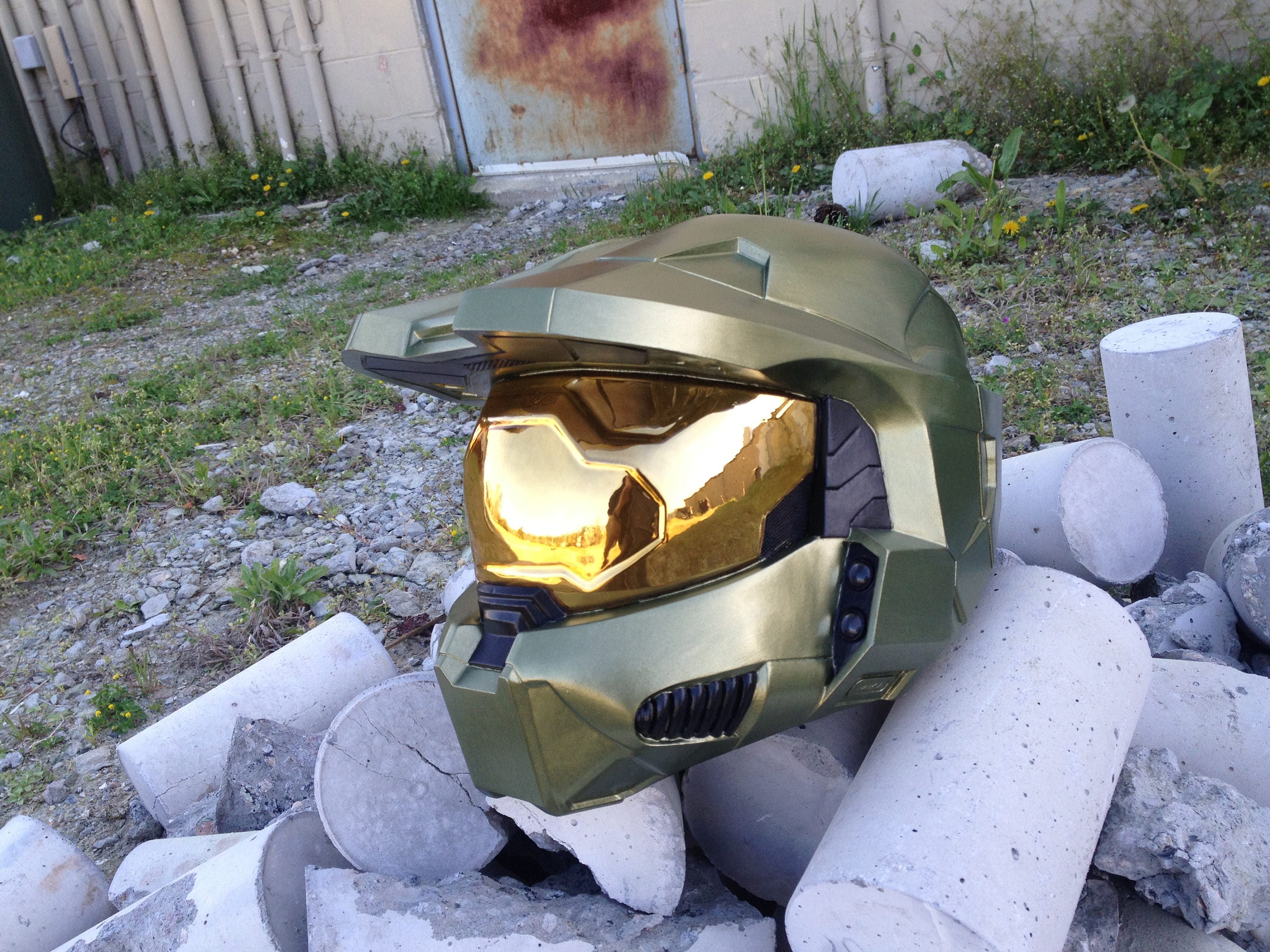 Halo 3 Legendary Edition Master Chief Helmet and Stand And Two