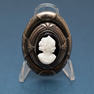 Vintage Recycled Cameo Pin Brooch