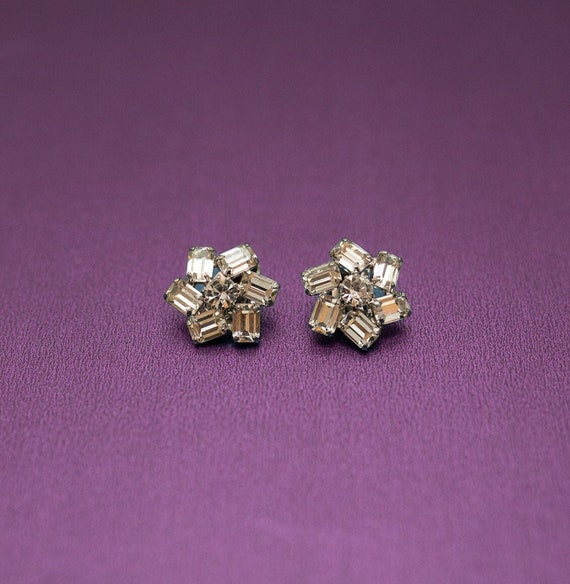 Vintage Clear Rhinestone Weiss Clip-On Earrings - image 1