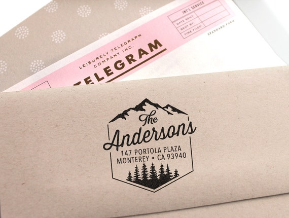 Un Cadeau De Tampon Adresse Personnalise Avec Des Montagnes