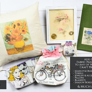 Puede incluir: Una colecci&oacute;n de paneles de tela con varios dise&ntilde;os, incluyendo girasoles, una mujer con sombrero, una bicicleta con flores y una flor azul. Los paneles se muestran en almohadas, bolsas y una toalla de t&eacute;. El texto "ADD OUR FABRIC PANEL PRINTS TO ANY OF YOUR HOME CRAFT PROJECTS" se muestra en texto negro sobre un fondo blanco.