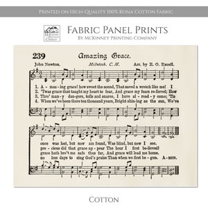 Puede incluir: Una impresi&oacute;n de partitura vintage del himno "Amazing Grace" de John Newton. Las letras est&aacute;n impresas en tinta negra sobre un fondo crema. Las notas musicales est&aacute;n impresas en tinta negra en un pentagrama con una clave de sol. El t&iacute;tulo del himno est&aacute; impreso en letras grandes y en negrita en la parte superior de la p&aacute;gina. El nombre del compositor, John Newton, est&aacute; impreso debajo del t&iacute;tulo. El nombre del arreglista, E. O. Excell, est&aacute; impreso debajo del nombre del compositor. La partitura est&aacute; impresa en una tela de algod&oacute;n Kona 100% de alta calidad.