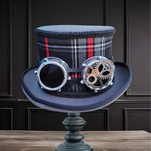 Spirit of Highlander Tartan Top Hat