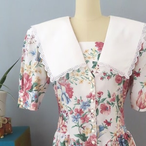 1970s Floral Prairie Dress: Cabbage Rose Print, Lace Collar (Medium)