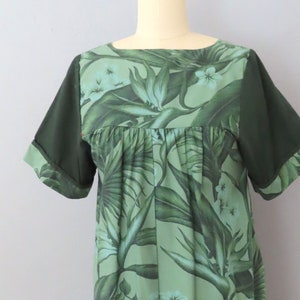 1980s Green Tropical Hawaiian Muumuu Dress - Size Medium