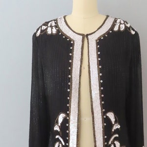 Cardigan de seda com lantejoulas e miçangas dos anos 80: traje de noite vintage