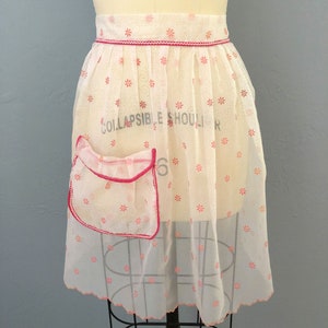 Doorschijnend bloemenschort jaren 1950: roze en witte Cottagecore Kitchen