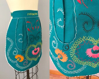 Red Half Apron 1960 Embroidered Trim Pennsylvania Dutch Design Country Retro Kitchen Kitsch
