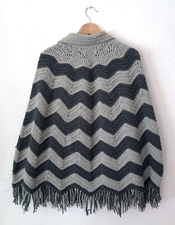 1970s crocheted chevron poncho wrap shawl | mediu… - image 8