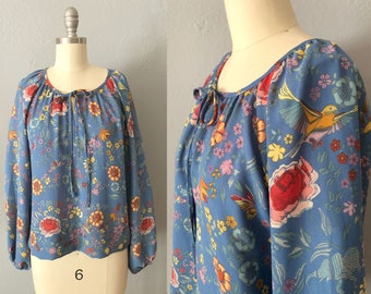 1990s blue & red floral peasant top | size medium | boho bohemian bird flower lover hippie style