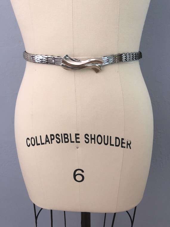 Vintage Silver Fishscale Stretch Belt with Round Disc Hook Closure Disco Silver Vintage Belts for sale | eBay main image 4