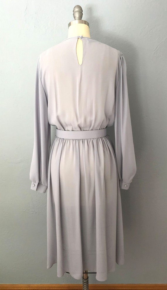 1970s Victorian gray belted midi dress with inset… - image 9