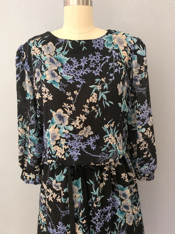 1970s black floral day dress | size large | dark … - image 3