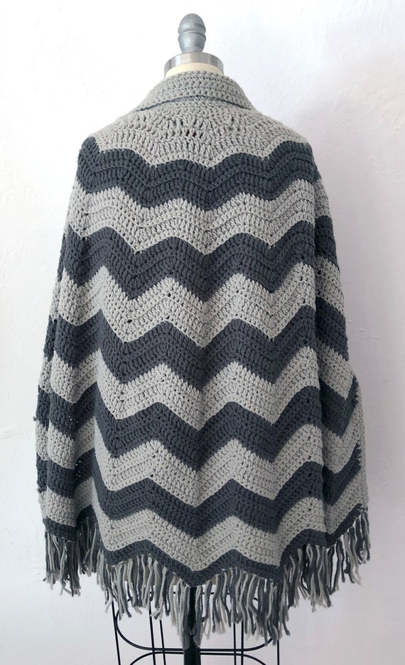 1970s crocheted chevron poncho wrap shawl | mediu… - image 6