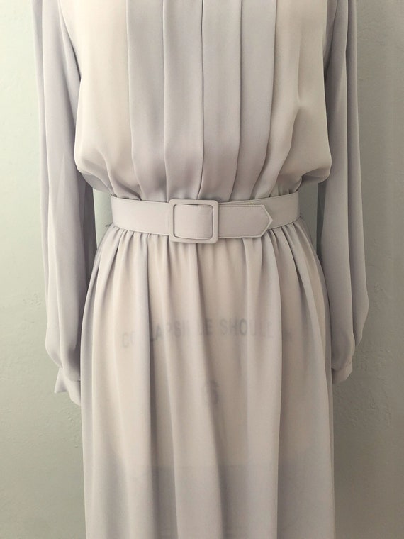 1970s Victorian gray belted midi dress with inset… - image 7