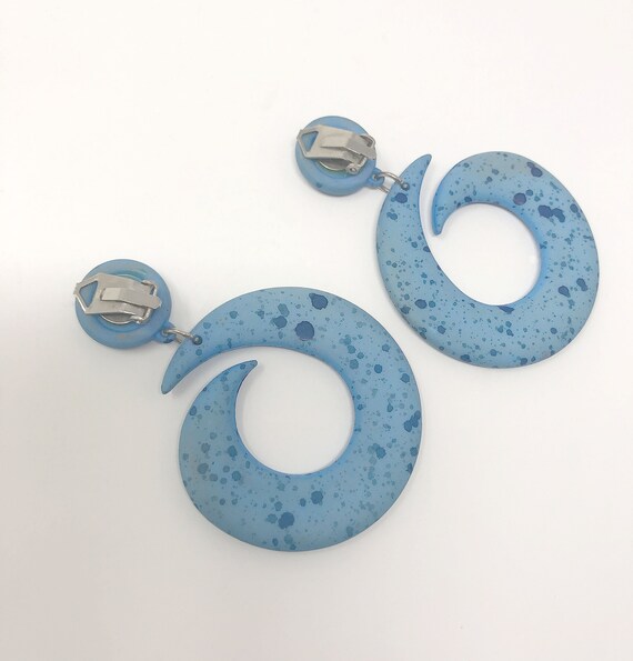 1960s large blue speckle mod hoop clip on earring… - image 5